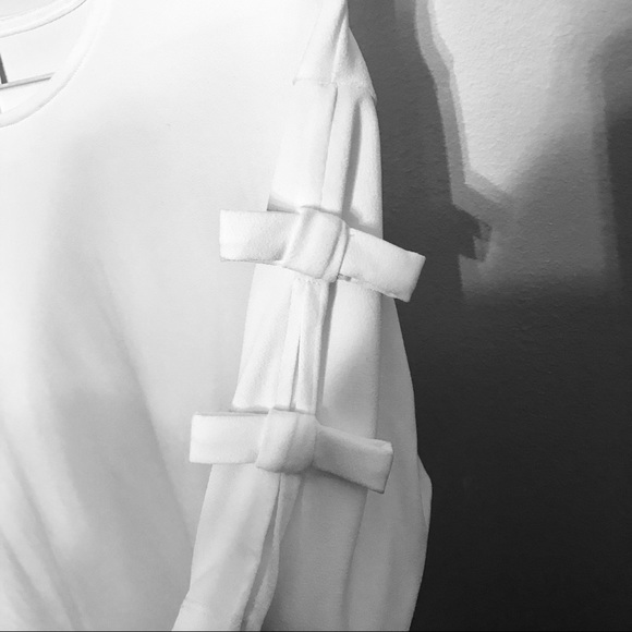 White blouse with bow tie sleeves - Picture 2 of 3